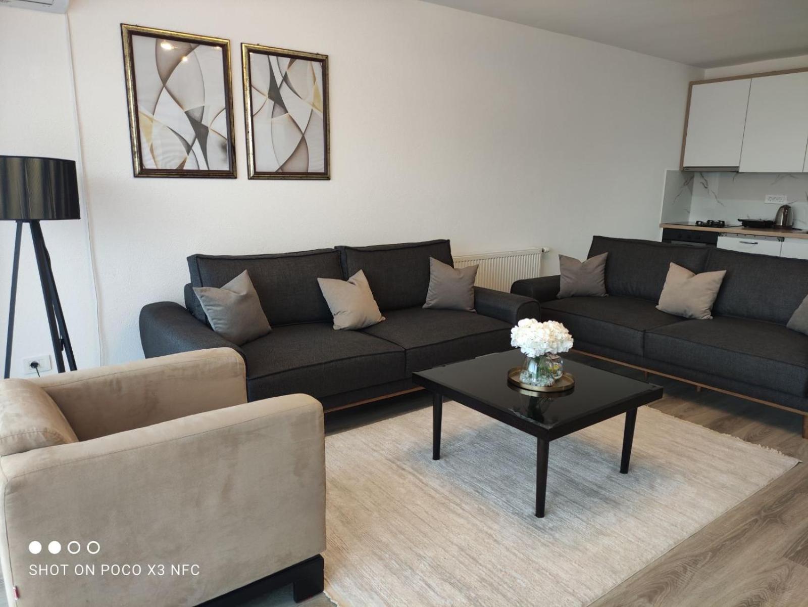 Apartment Prizreni-Free Private Parking Exterior foto